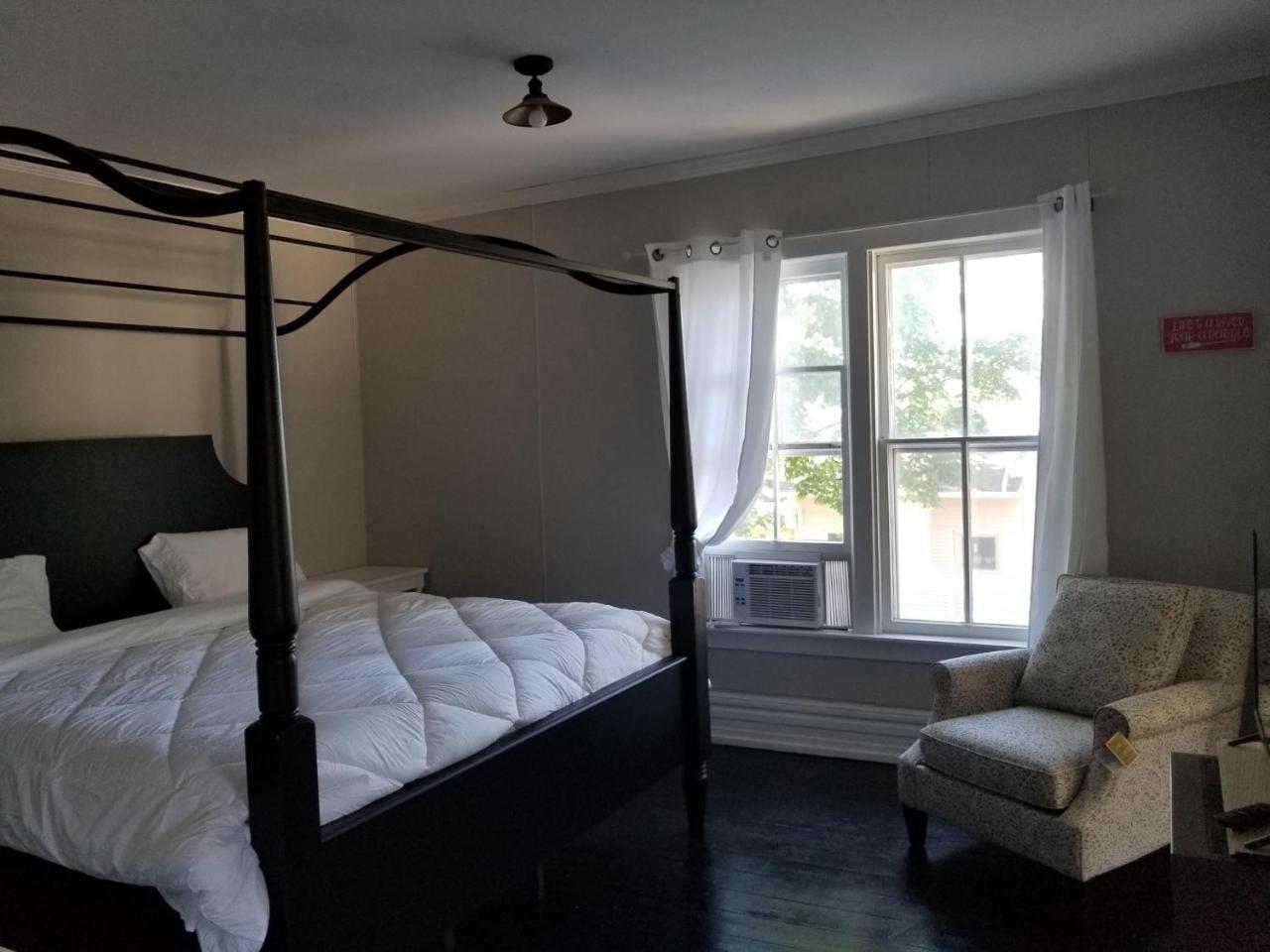Charlevoix House Bed & Breakfast エクステリア 写真