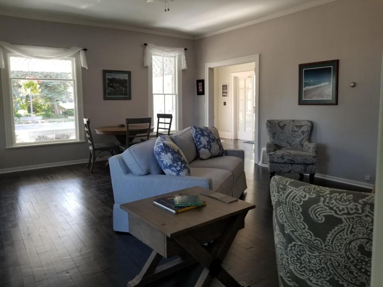 Charlevoix House Bed & Breakfast エクステリア 写真