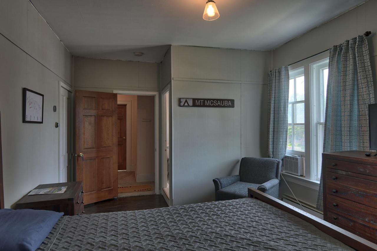 Charlevoix House Bed & Breakfast エクステリア 写真