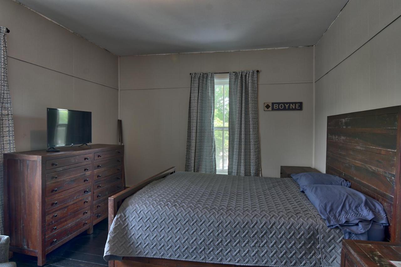 Charlevoix House Bed & Breakfast エクステリア 写真