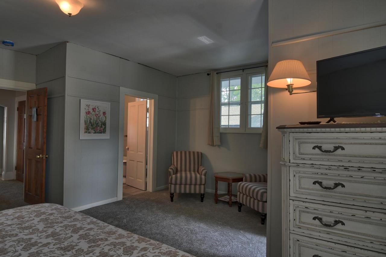 Charlevoix House Bed & Breakfast エクステリア 写真