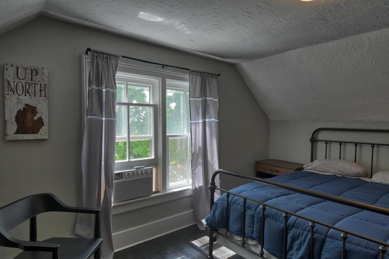 Charlevoix House Bed & Breakfast エクステリア 写真